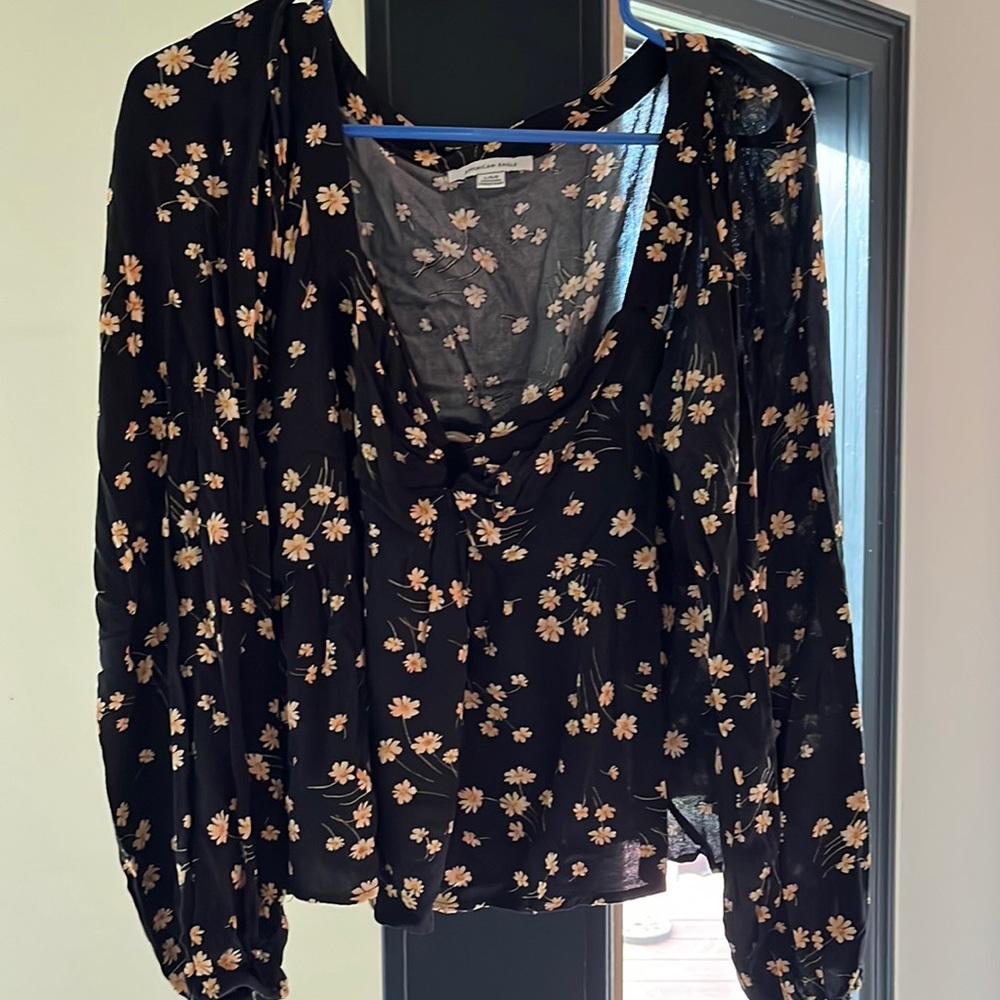 2 FOR $10! American Eagle top
